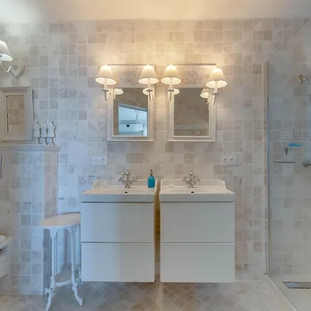 ヴィラ Luxury With Jacuzzi In
