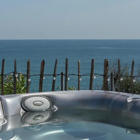 Luxury With Jacuzzi In * レ・ズィサンブル