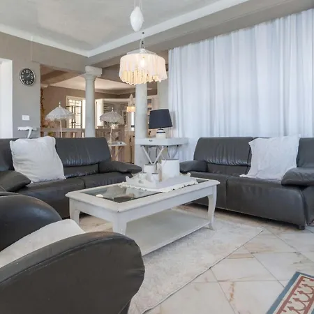 Luxury With Jacuzzi In
