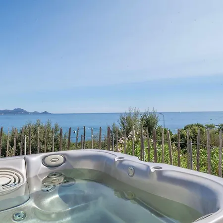 Luxury With Jacuzzi In ヴィラ レ・ズィサンブル