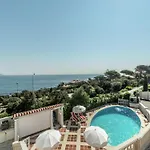 Luxury With Jacuzzi In Villa Les Issambres
