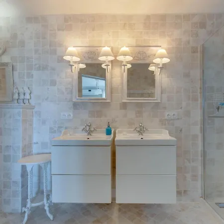 Villa Luxury With Jacuzzi In