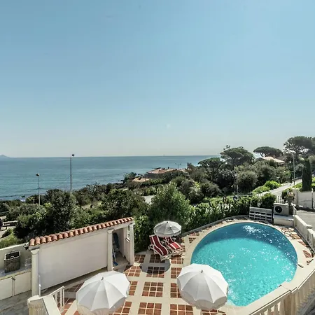 Luxury With Jacuzzi In Villa Les Issambres