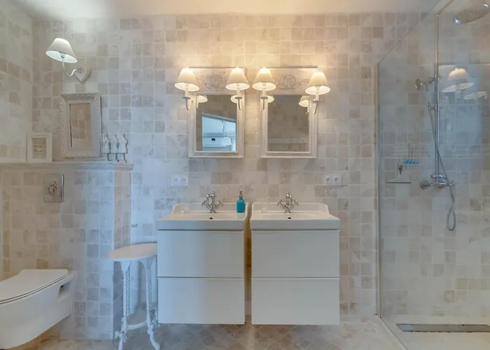 فيلة Luxury With Jacuzzi In