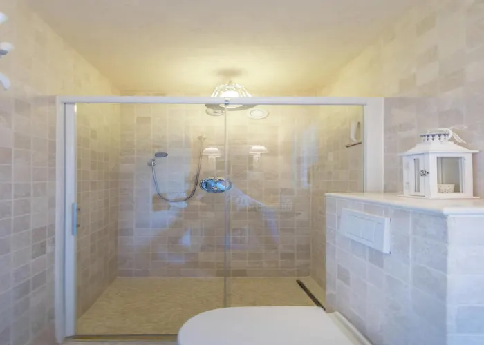 Luxury With Jacuzzi In لي إيسامبر