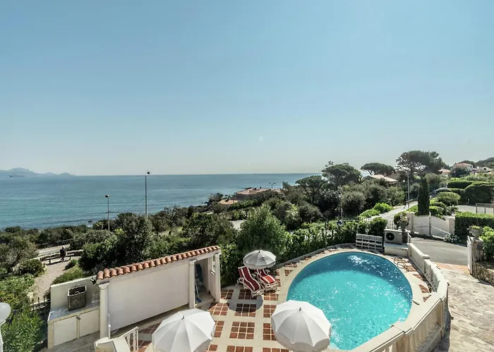Luxury With Jacuzzi In فيلة لي إيسامبر