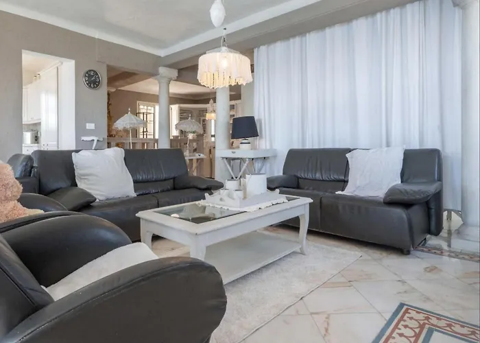 Luxury With Jacuzzi In