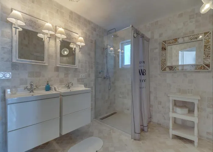 Luxury With Jacuzzi In فيلة *